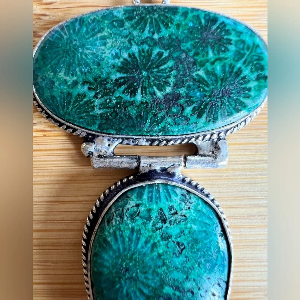 Green Fossilized Coral Silver Pendant - Picture 3 of 5